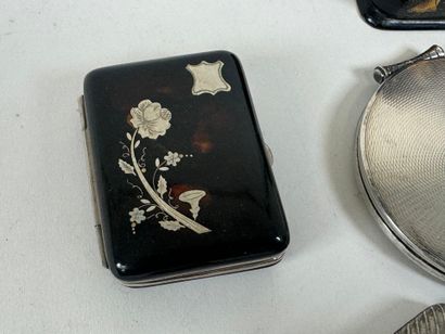 Lot including :
- a small boiled cardboard...