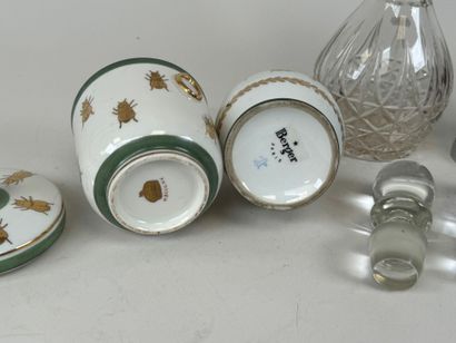 Lot including :
- carafe in cut crystal.
H....