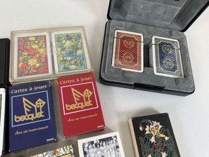 Important lot de jeux de cartes dont les...