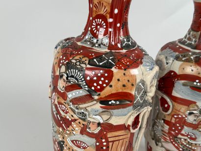 ASIE, XXe.
Paire de vases en porcelaine à...