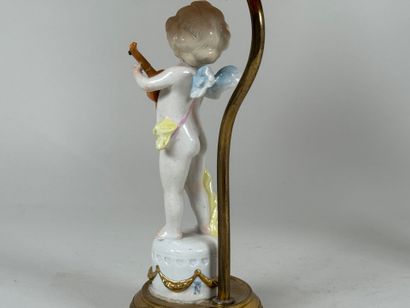CAPODIMONTE.
Paire de lampes à décor d'un...