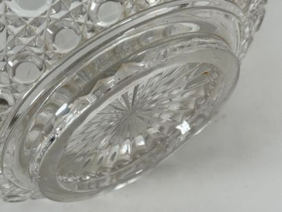 BACCARAT.
Coupe circulaire en cristal à décor...