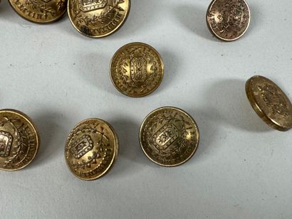 Large lot of buttons including AM et Cie...