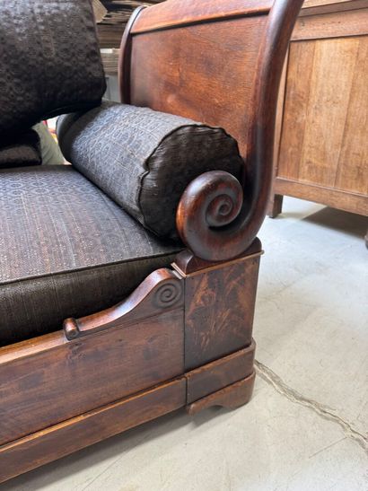 Mahogany boat bed with bench seat.
84 x 170...