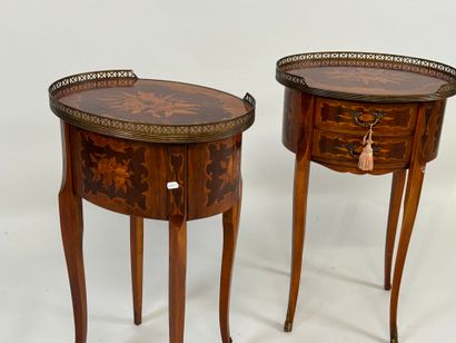 Paire de chevets en bois et placage façon...