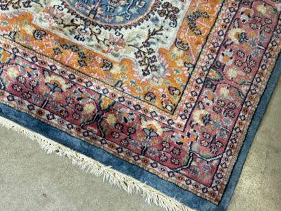 Tapis en laine nouée main à feuillage sur...