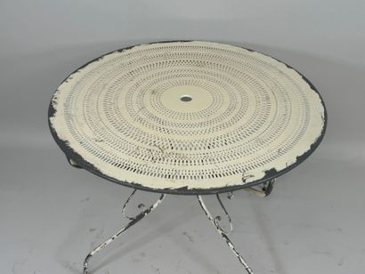 Table ou guéridon de jardin en métal laqué...