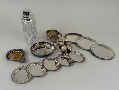 Silver-plated metal lot including :
- glass...