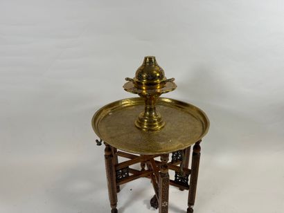 Table à thé circulaire à piètement pliant...