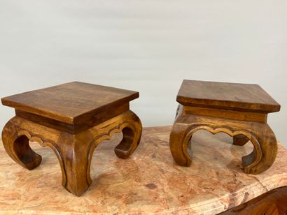 Pair of footrests in exotic wood.
21 x 27.5...