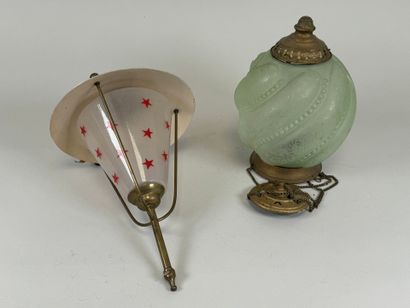 Lot including :
- brass and glass suspension...