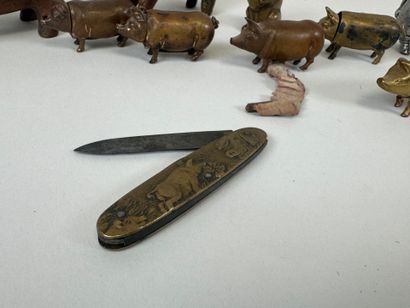 Petite collection de cochons à décor de porte...