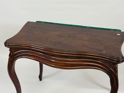 Table à jeux en acajou, l'intérieur en feutrine...