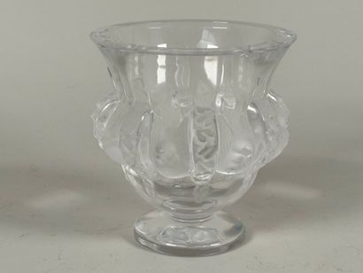 LALIQUE, DAMPIERRE model.
Translucent pressed...