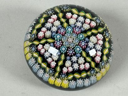 Boule sulfure presse-papier en verre coloré...