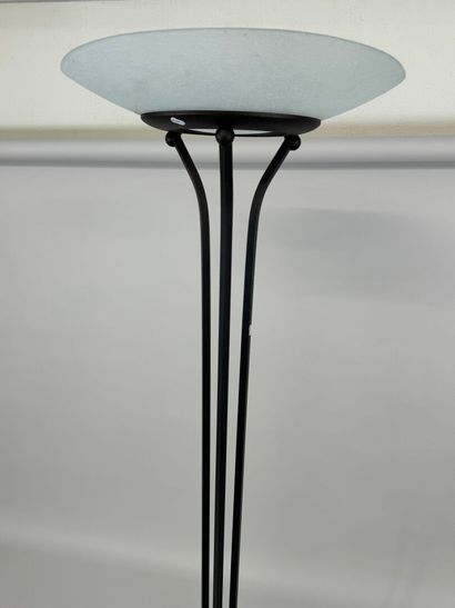 Metal floor lamp, smooth shaft, glass bowl.
H....