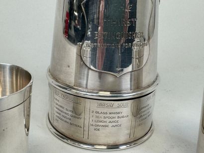 A & Co, THRIST EXTINGUISHER.
Shaker en métal...
