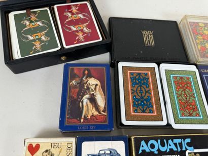Important lot de jeux de cartes dont les...