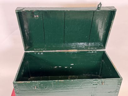 Deux malles rectangulaires en bois et métal...