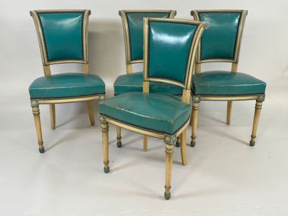 Série de quatre chaises en bois mouluré et...