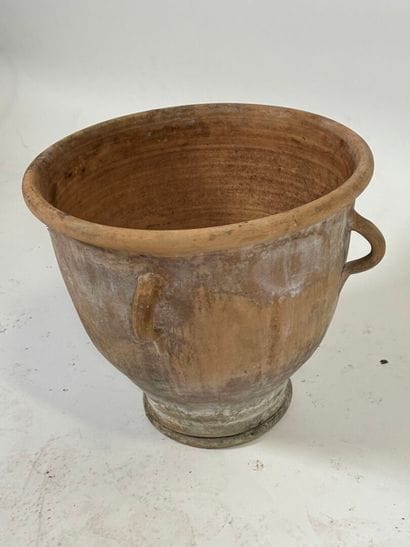 Important cache-pot ou jardinière en terre...