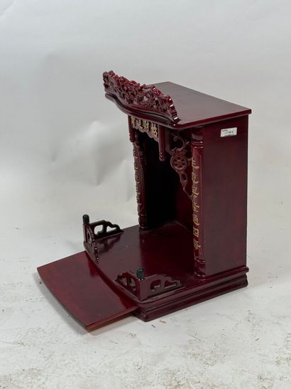 ASIA, 20th century.
Small altar in lacquered...