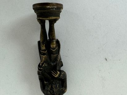 École XIXe.
Voltaire.
Cachet en bronze ciselé...