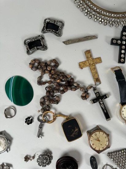 Important lot of brooches, cufflinks, necklaces,...