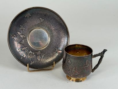 Tasse et sa sous-tasse en argent, poinçon...