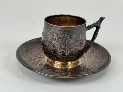 Tasse et sa sous-tasse en argent, poinçon...