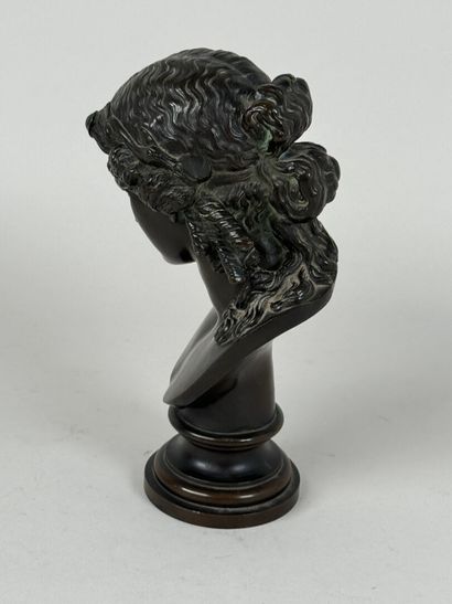 École XIXe.
Buste à l'antique.
Sujet en bronze...