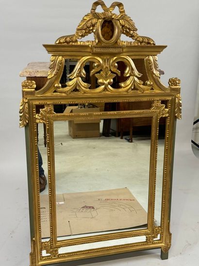 Gilded wood mirror with foliate decoration,...