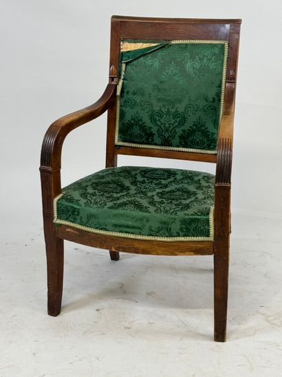 Fauteuil en acajou, la garniture en tissu...