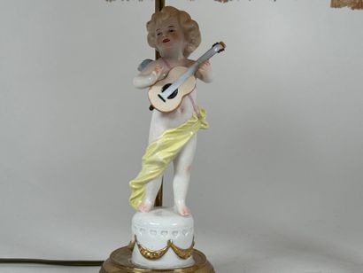 CAPODIMONTE.
Paire de lampes à décor d'un...