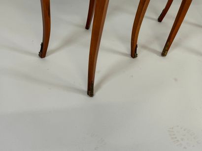 Paire de chevets en bois et placage façon...