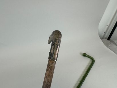Lot :
- Wooden cane, the pommel probably...