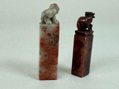ASIE, XXE.
Ensemble de cachets de forme cubiques...