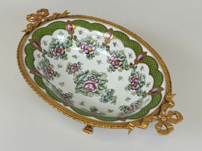 Ceramic bowl with two handles, polychrome...