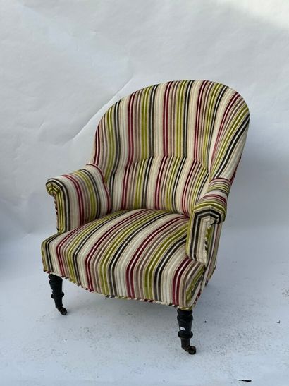 Fauteuil confortable, les pieds en bois noirci.
XIXe.
94...
