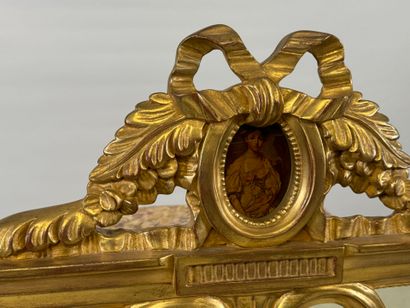 Gilded wood mirror with foliate decoration,...