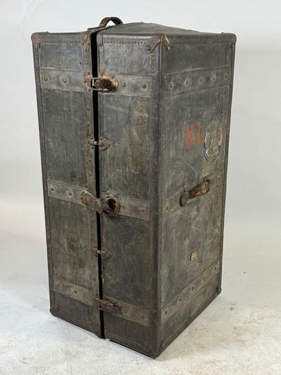YALE & TOWENMPO... USA.
Important cabin trunk...