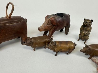 Petite collection de cochons à décor de porte...