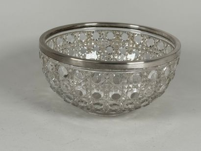 BACCARAT.
Coupe circulaire en cristal à décor...