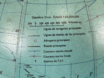 CARTES TARIDE.
Globe terrestre en verre et...