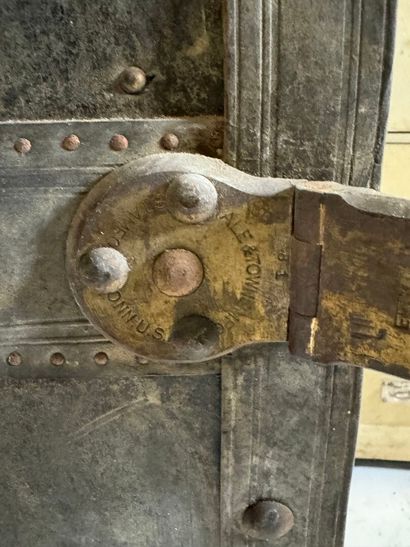 YALE & TOWENMPO... USA.
Important cabin trunk...