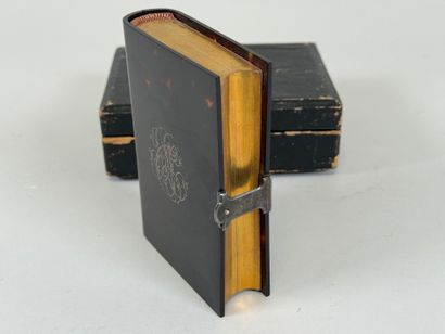 Tortoiseshell parishioner, probably monogrammed...