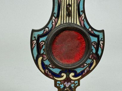 Porte-montre en forme de lyre en bronze ciselé...