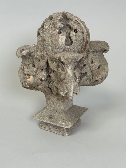 Element in reconstituted stone with foliage...