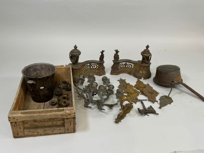 Lot comprenant paire de chenets en bronze,...