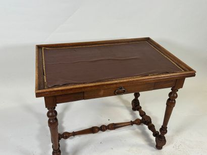 Table cabaret en bois tourné, ouvrant par...
